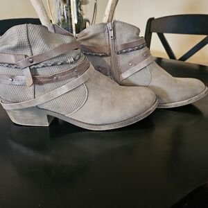 SO Celery Ankle Boots